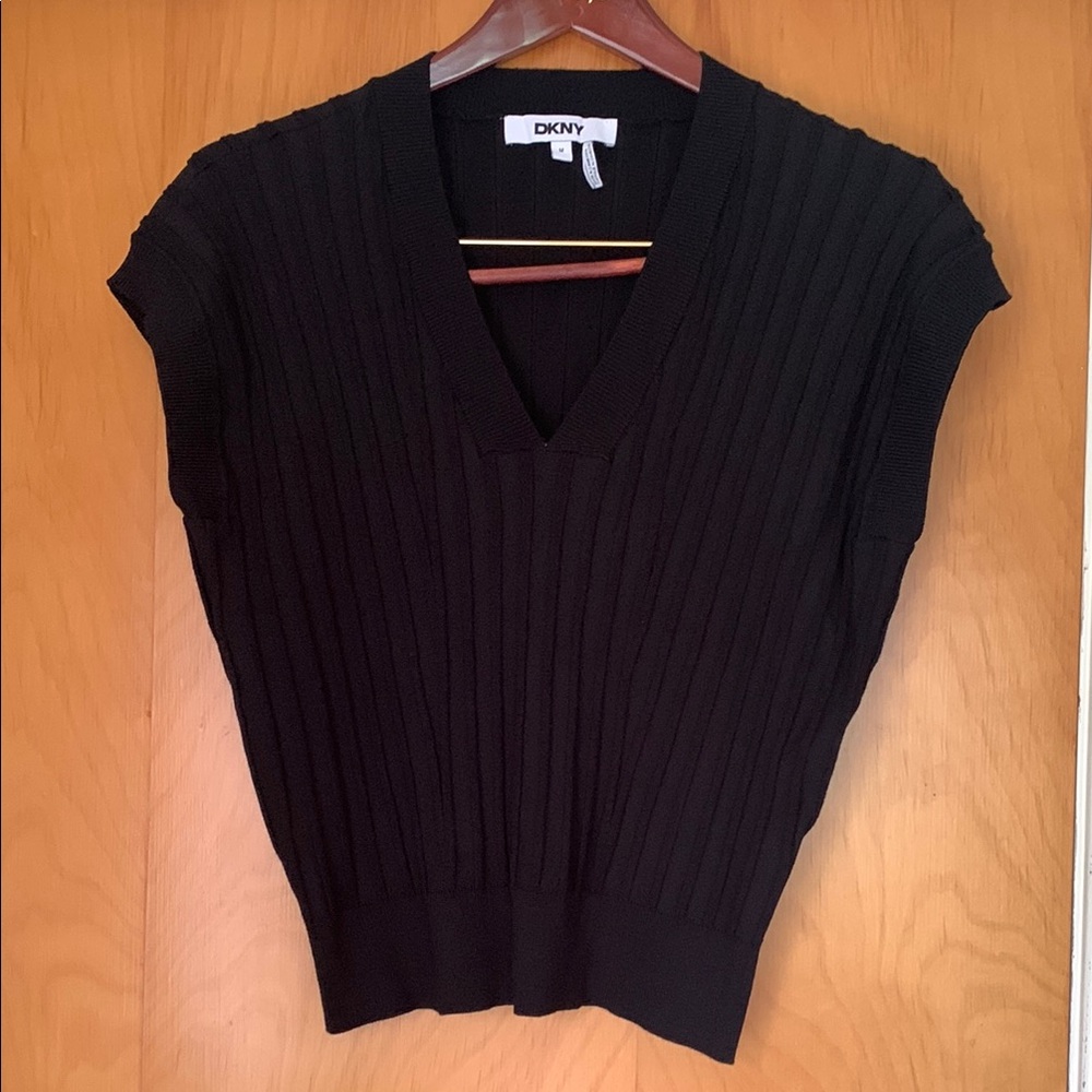 DKNY Women's Black Ribbed V-Neck Cap Sleeve Top